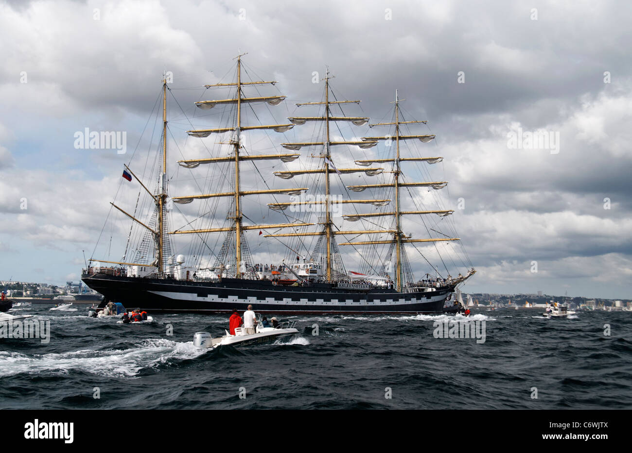 Kruzenstern : quattro masted barque e tall ship (Russo), ritorna al porto di Brest, festival marittimo (Brittany, Francia). Foto Stock