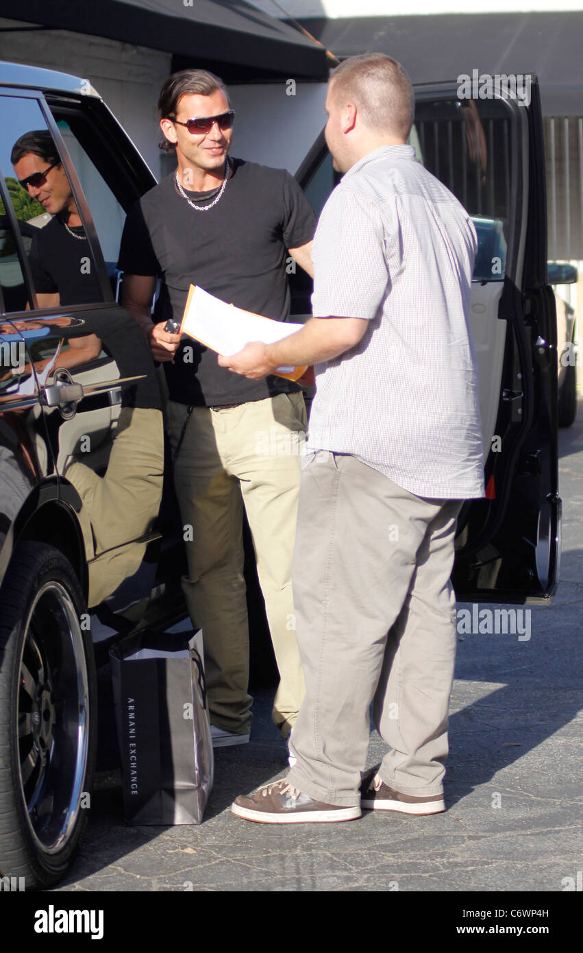 Gavin Rossdale shopping presso l'Armani Exchange su Robertson Boulevard Los Angeles, California - 06.05.10 KOKOPIX Foto Stock