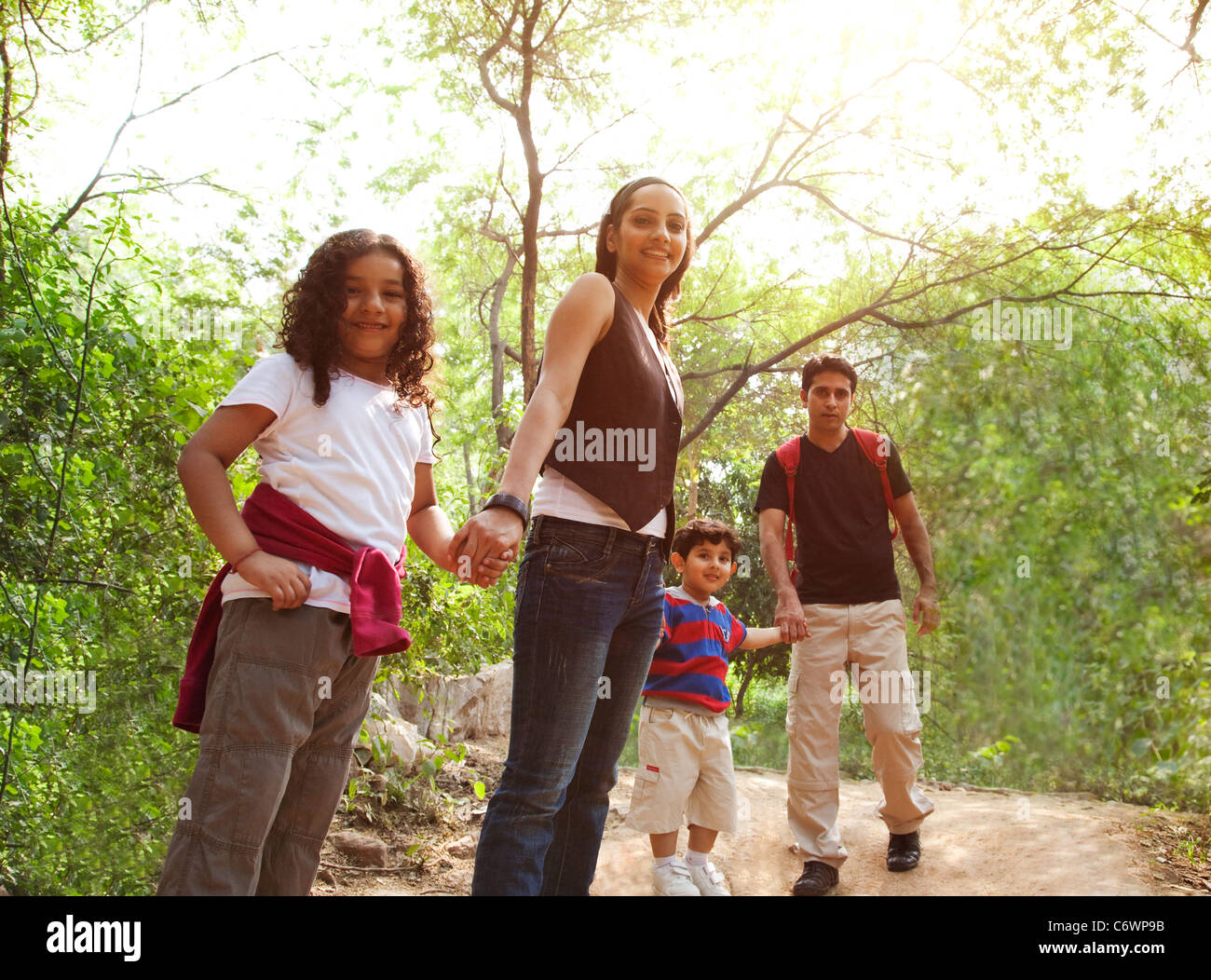 Ritratto di una famiglia in un parco Foto Stock