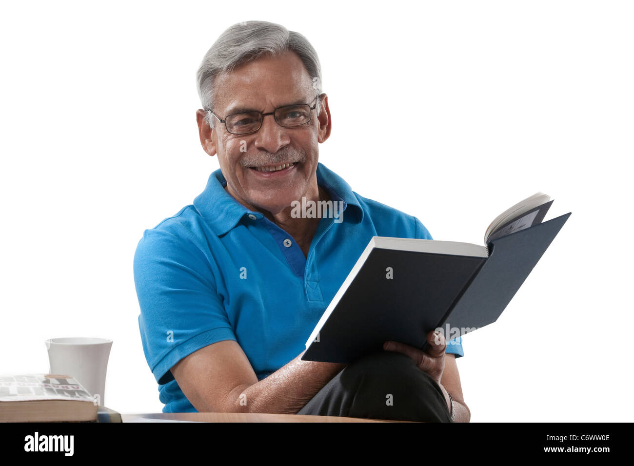 Ritratto di un uomo vecchio con un libro Foto Stock