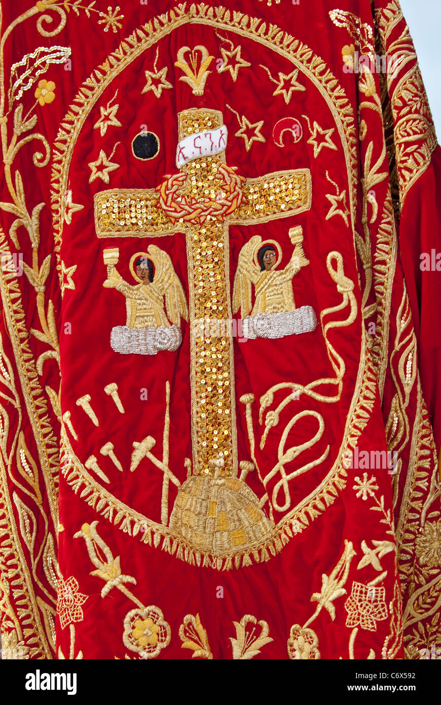 I cristiani ortodossi croce su capi di abbigliamento presso il Timket Festival. Foto Stock