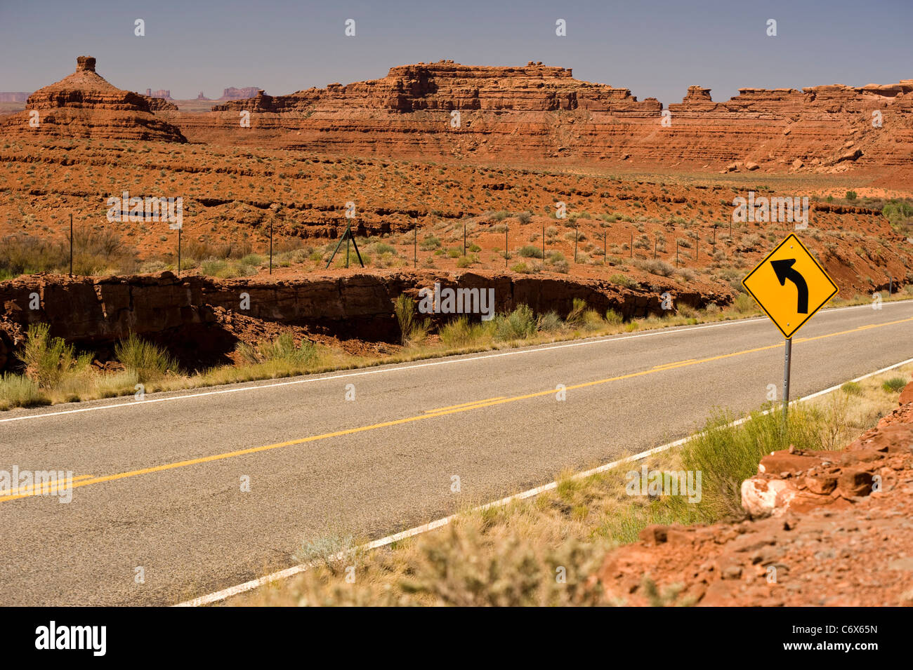 Girare a sinistra per il parco tribale Navajo Monument Valley Arizona USA Foto Stock