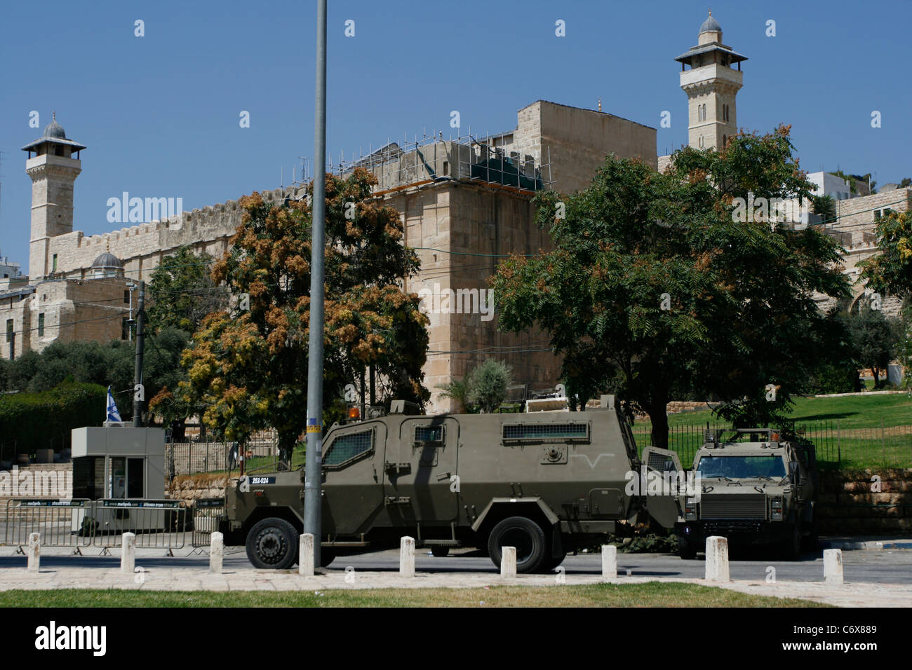 Forze di Difesa Israeliane davanti la Grotta dei Patriarchi di tentare di impedire i massacri presso la Santa Sede a Hebron, Israele. Foto Stock