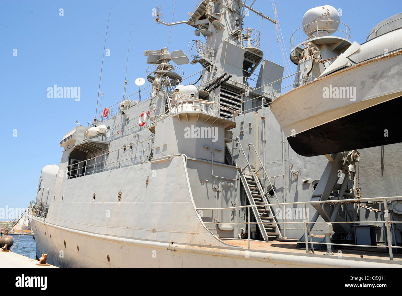 KONI fregate della classe Al Hani di Libia scafo n. 212della navata di Gheddafi nel dock a Bengasi. Foto Stock