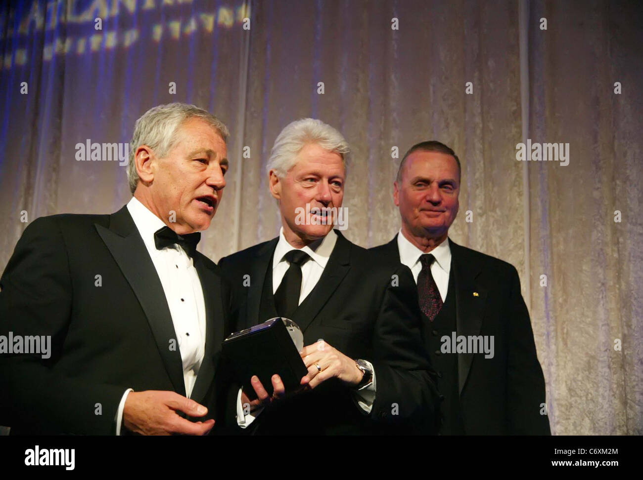Il senatore Chuck Hagel, generale James Jones, il presidente Bill Clinton, Brent Scowcroft 2010 Consiglio atlantico awards cena presso Foto Stock