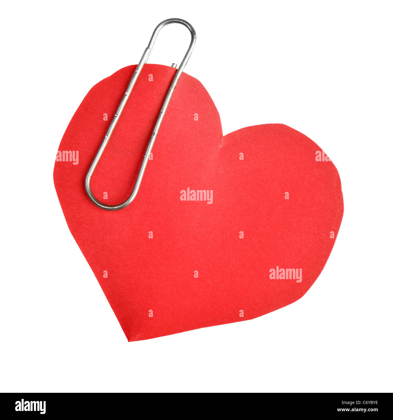 Carta cuore rosso con clip isolate su sfondo bianco Foto Stock