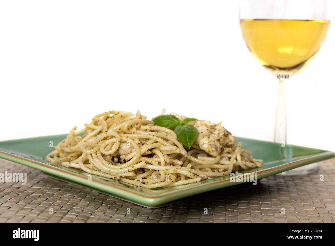 Pasta al pesto immagini e fotografie stock ad alta risoluzione Alamy