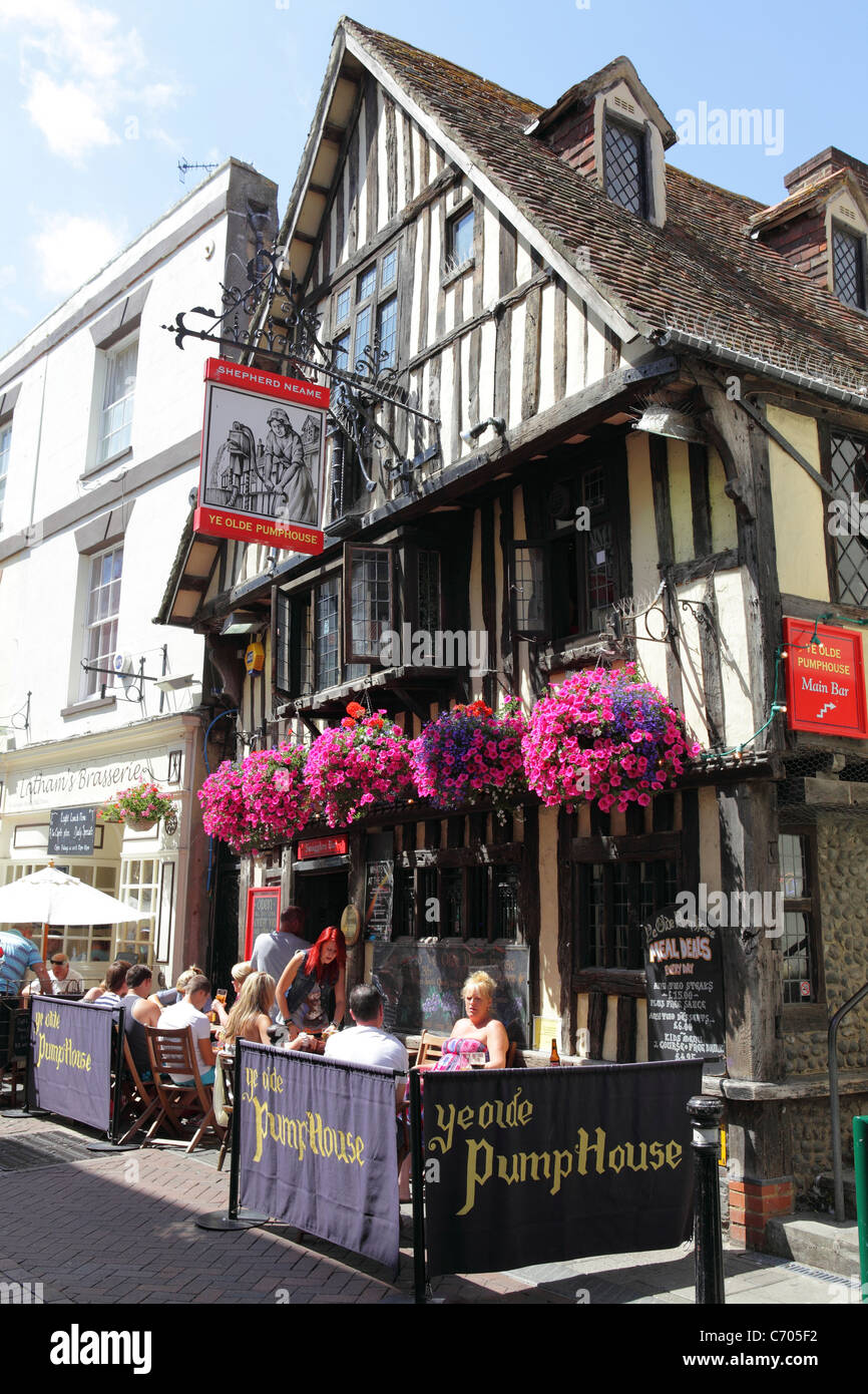 Hastings Regno Unito. Ye Olde PumpHouse pub George Street, nella Città Vecchia. East Sussex, Inghilterra, GB Foto Stock