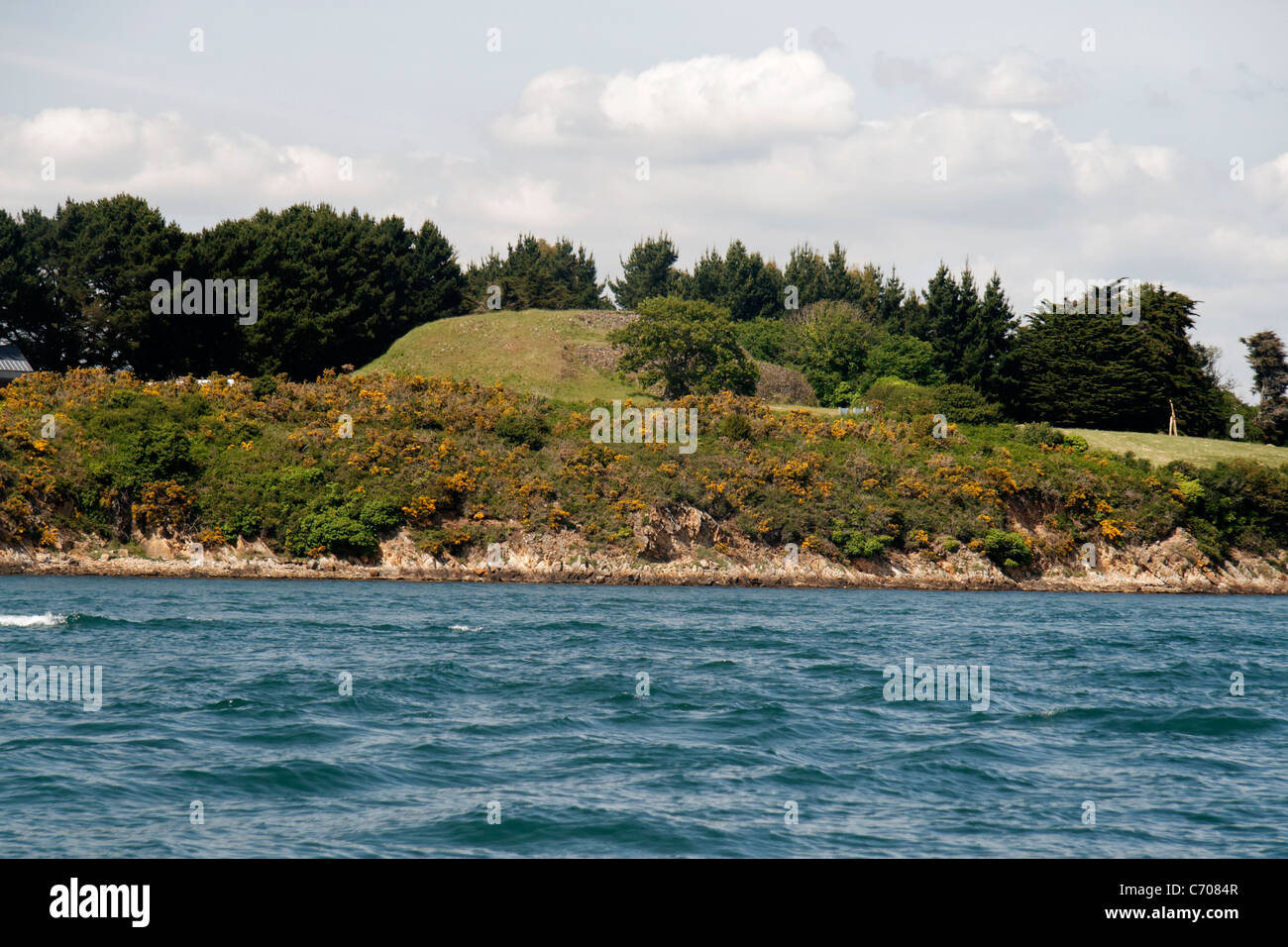 Isola di struttura, Cairn struttura : monumento megalitico, Golfo di Morbihan, in Bretagna, Francia). Foto Stock