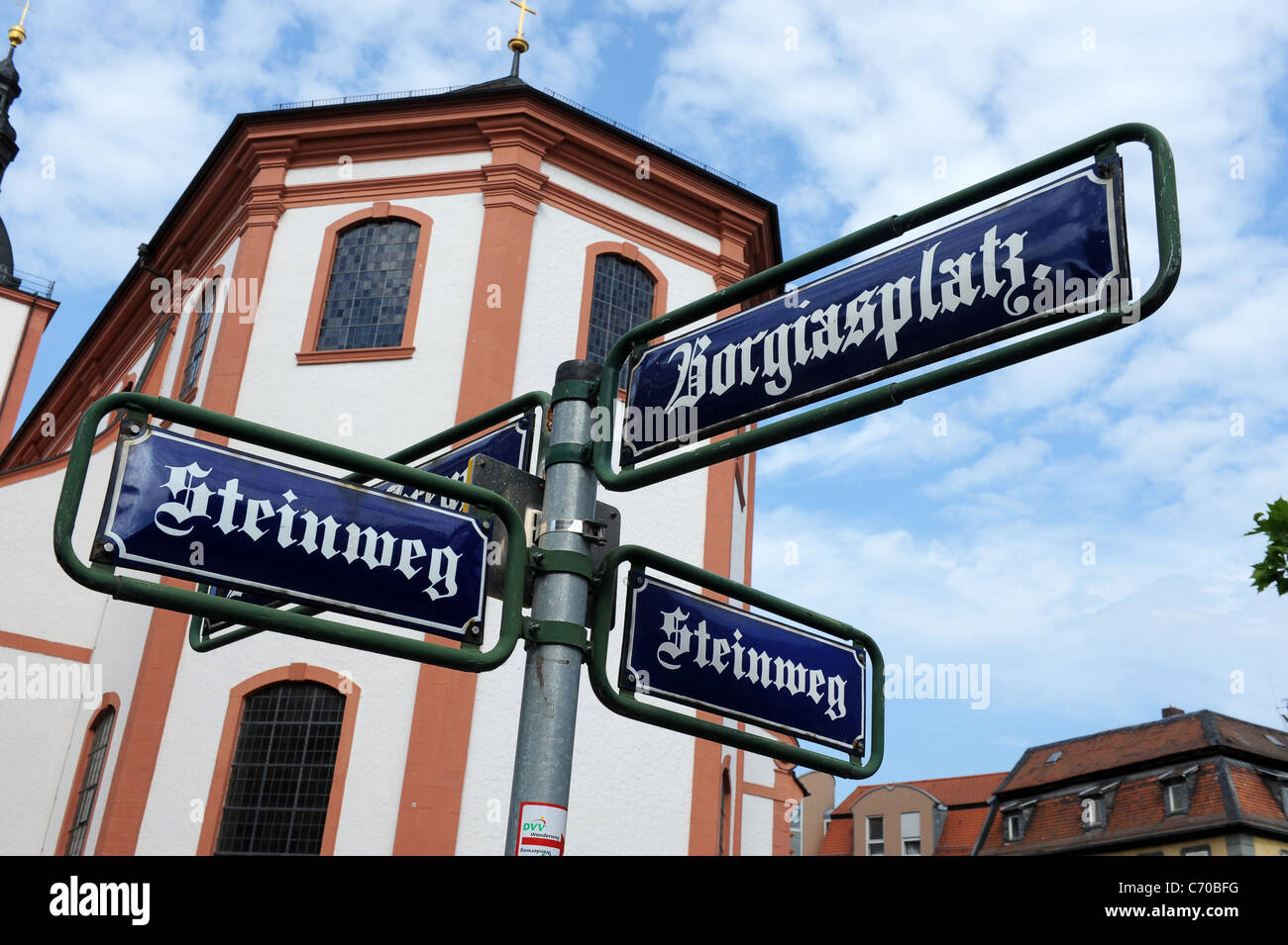 Vecchia strada tedesco segni con un antico tedesco scrittura Fulda Hesse in Germania Deutschland Foto Stock