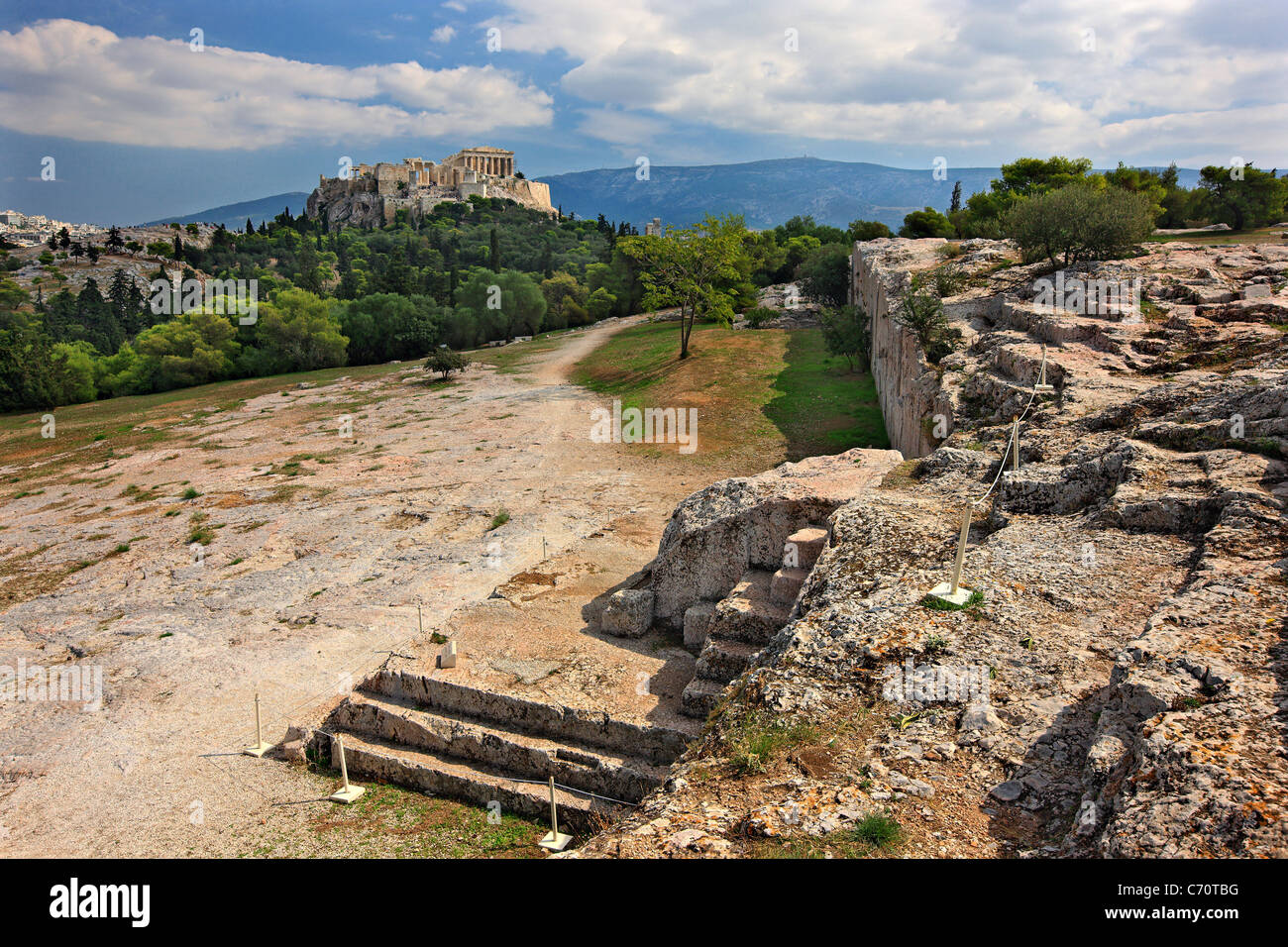 Il 'Bema' o 'Vema' della Pnice, dove i gruppi popolari sono state prendendo il posto nell'antica Atene, Grecia. Foto Stock
