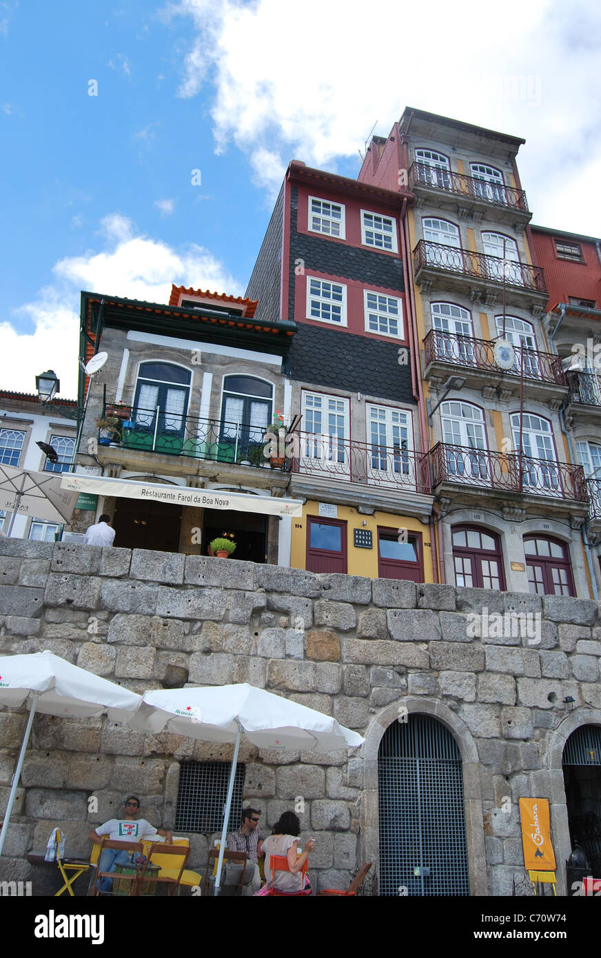 Edifici sulla banchina del Porto, Portogallo Foto Stock