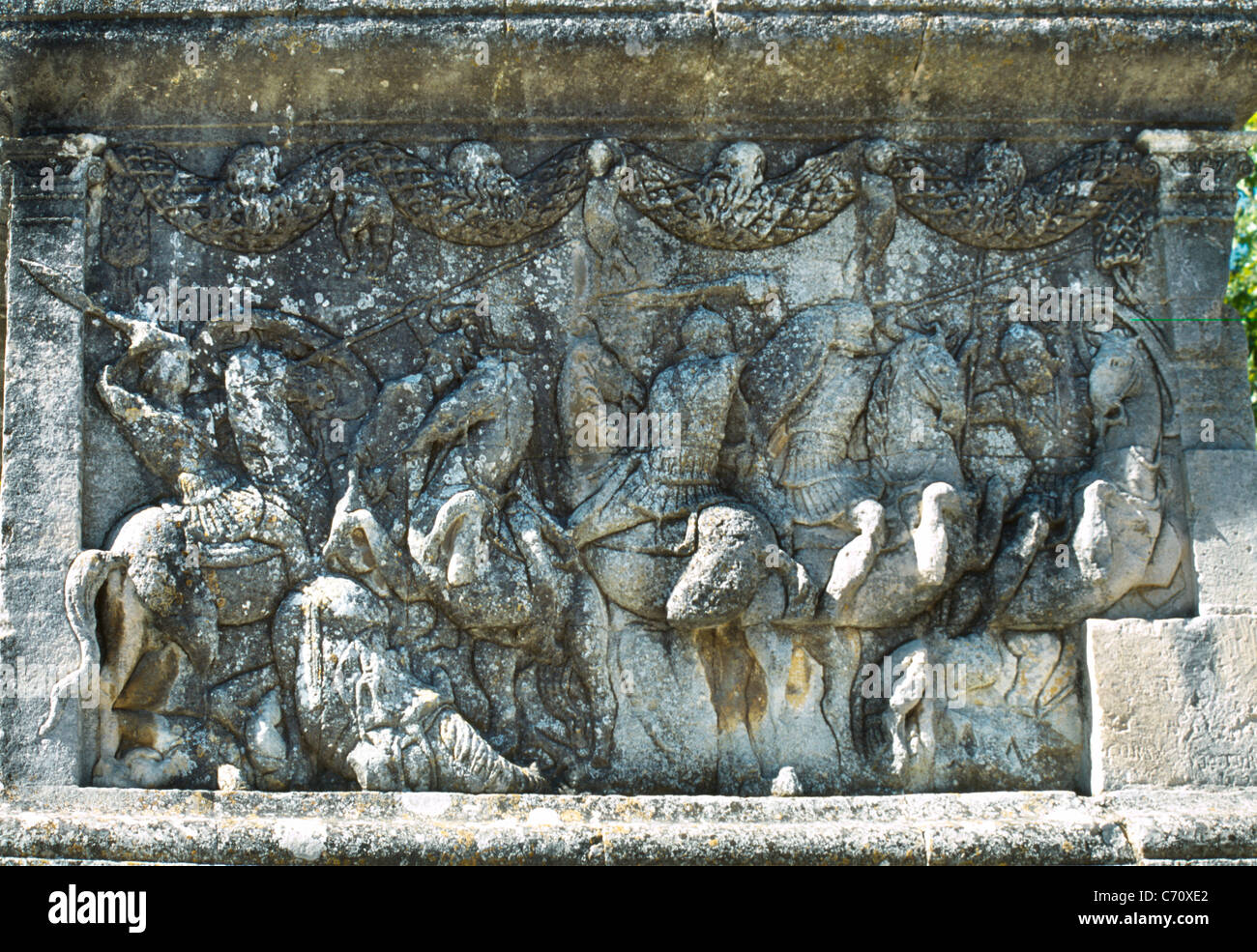 Glanum St Remy Provence Francia il cenotafio di Julii Nord del rilievo mostra cavalleria lotta forse Iliade mausoleo Foto Stock