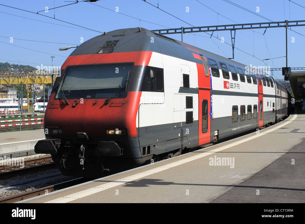 Macchina di controllo al fine di IC 2000 double-decker treno a Lucerna nella stazione di Zurigo. Foto Stock