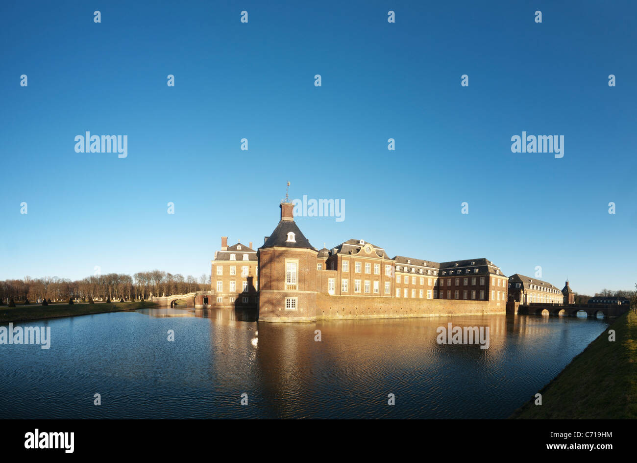 Vista panoramica del castello di Nordikichen in Germania anche noto come la Versailles di Westfalia Foto Stock