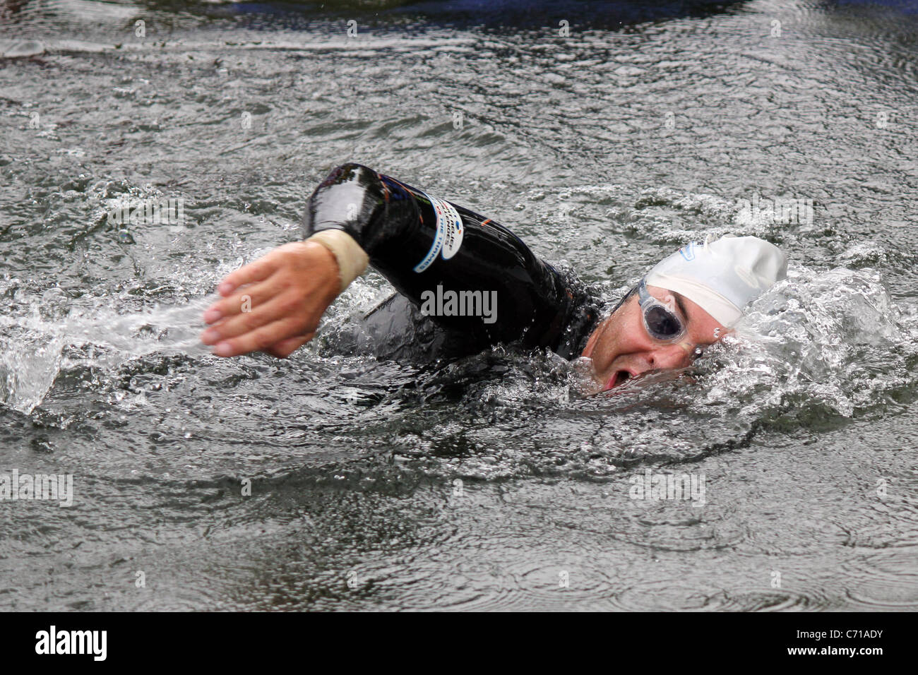 David Walliams nuotare nel Tamigi per Comic Relief 2011 Foto Stock