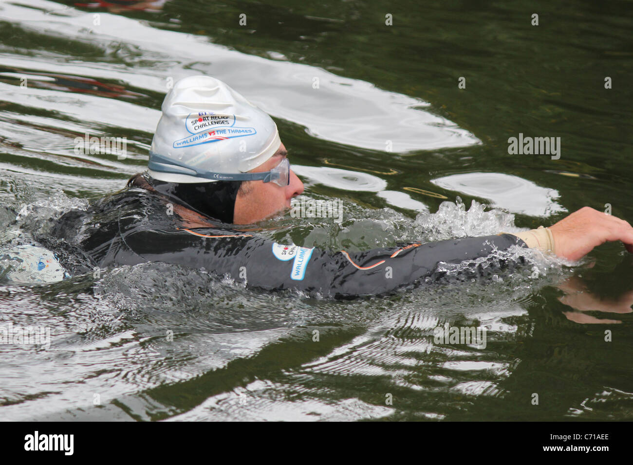 David Walliams nuotare nel Tamigi per Comic Relief 2011 Foto Stock