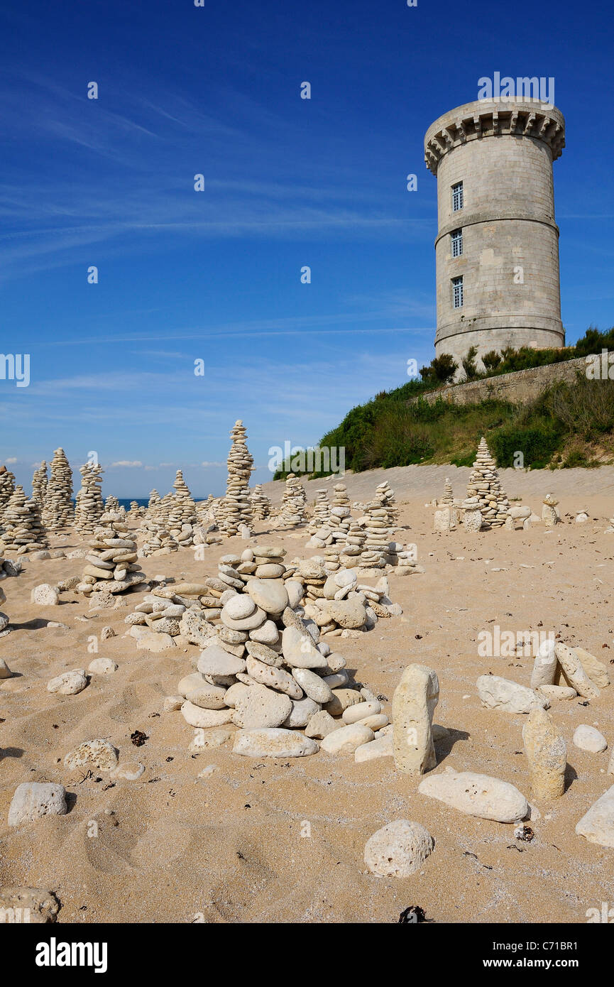 Il vecchio programma Phare des Baleines faro sull isola di Ré in Charente Maritime reparto, a ovest della Francia Foto Stock