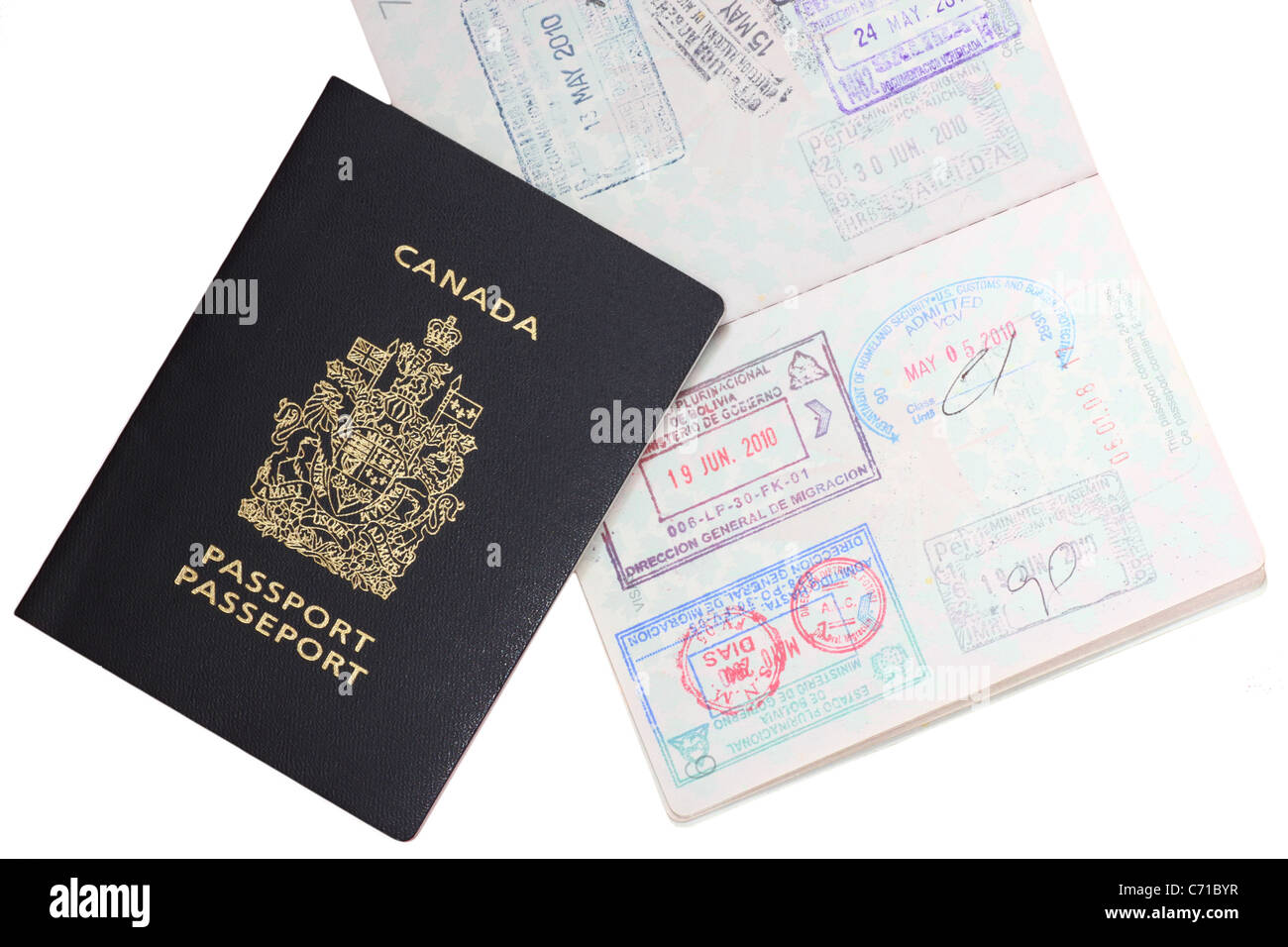 Passaporto canadese che mostra il coperchio e timbri sulle pagine interne Foto Stock