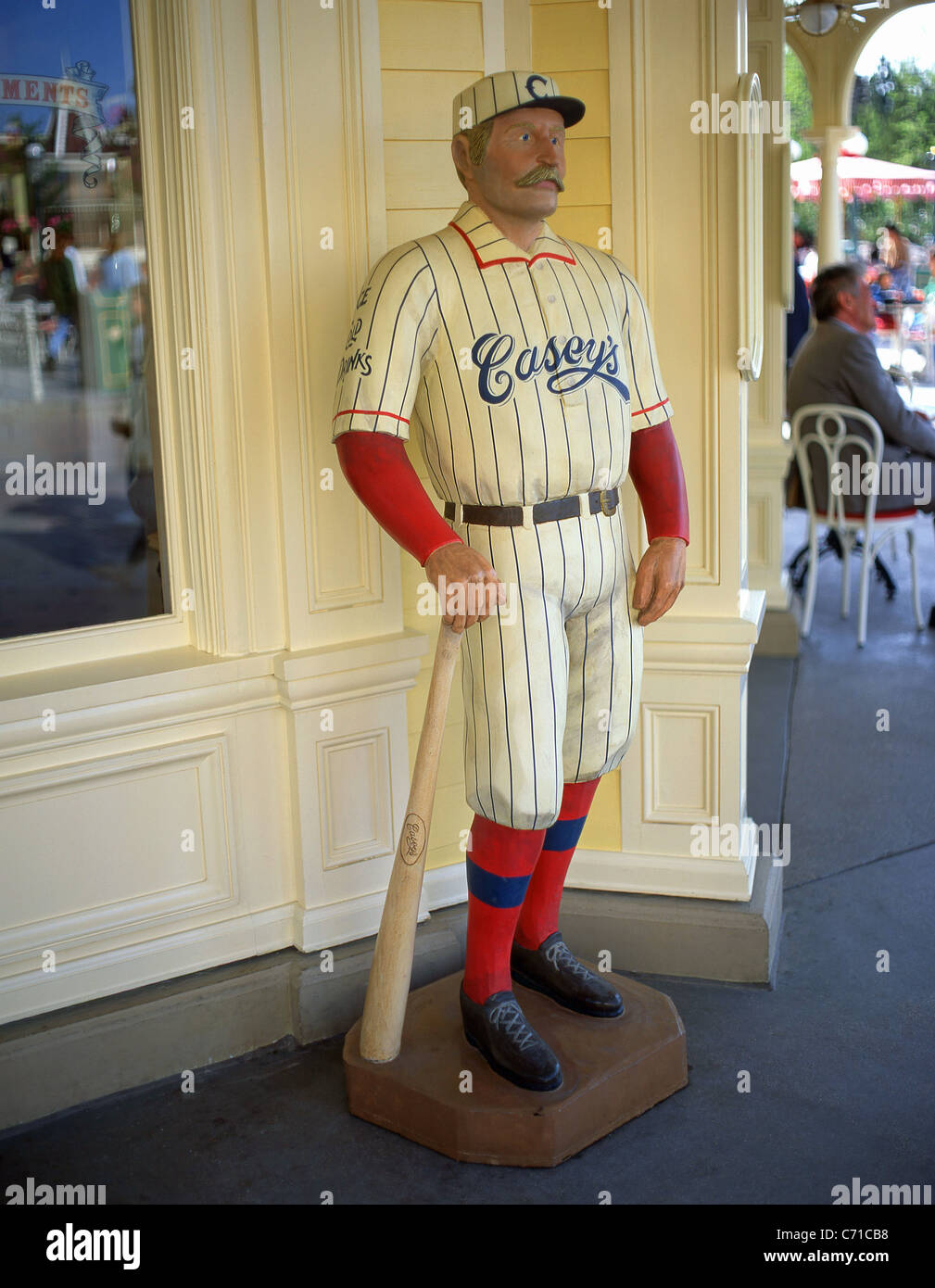 Casey's Restaurant giocatore di baseball statua, Walt Disney World, a Orlando, Florida, Stati Uniti d'America Foto Stock