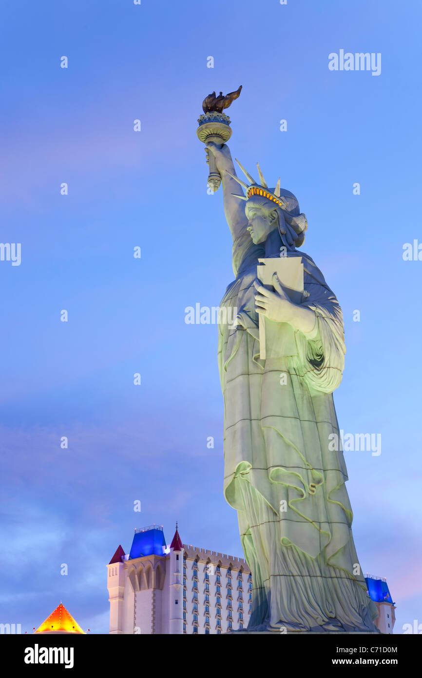 Stati Uniti d'America, Nevada, Las Vegas, la Statua della Libertà al di fuori della famosa New York New York Hotel Foto Stock