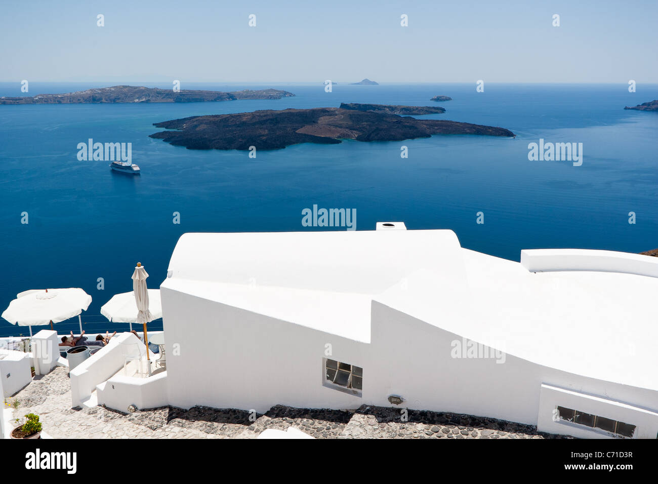 Hotel bianco e Caldera, Santorini, Grecia Foto Stock