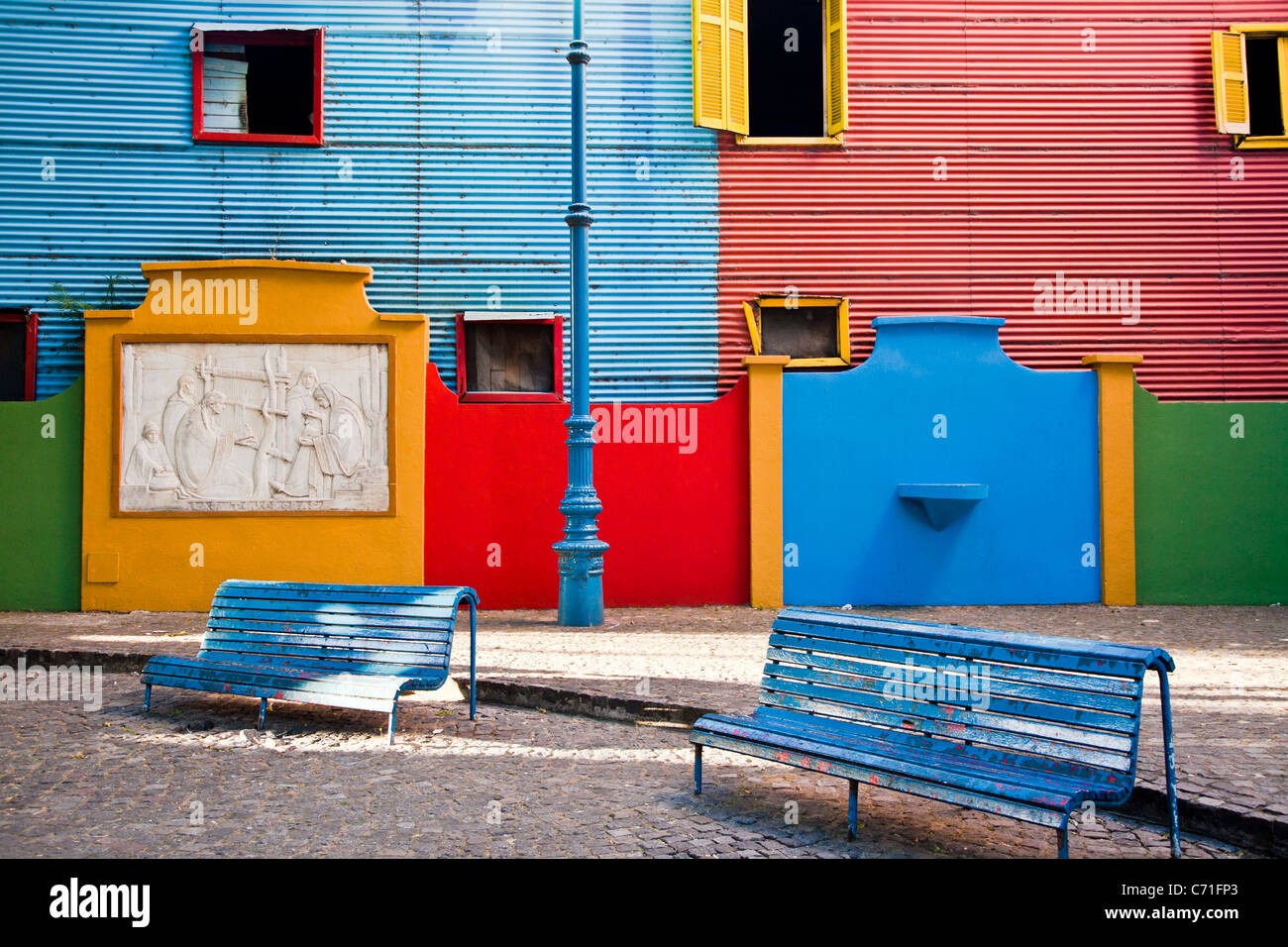 Colorate pareti dipinte in La Boca distretto di Buenos Aires, Argentina Foto Stock
