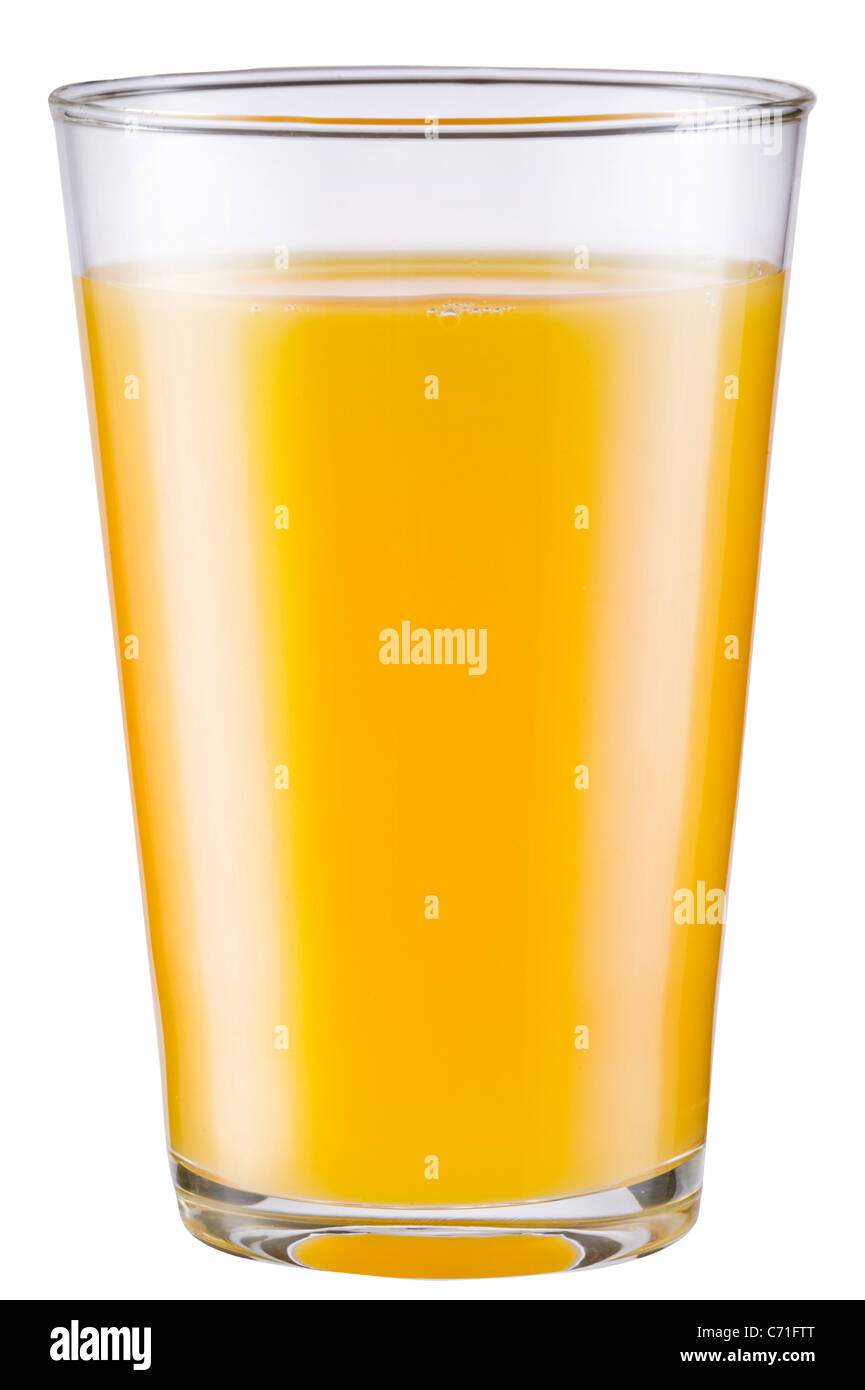 Il succo di arancia in vetro su uno sfondo bianco. Immagine contiene il percorso di taglio. Foto Stock