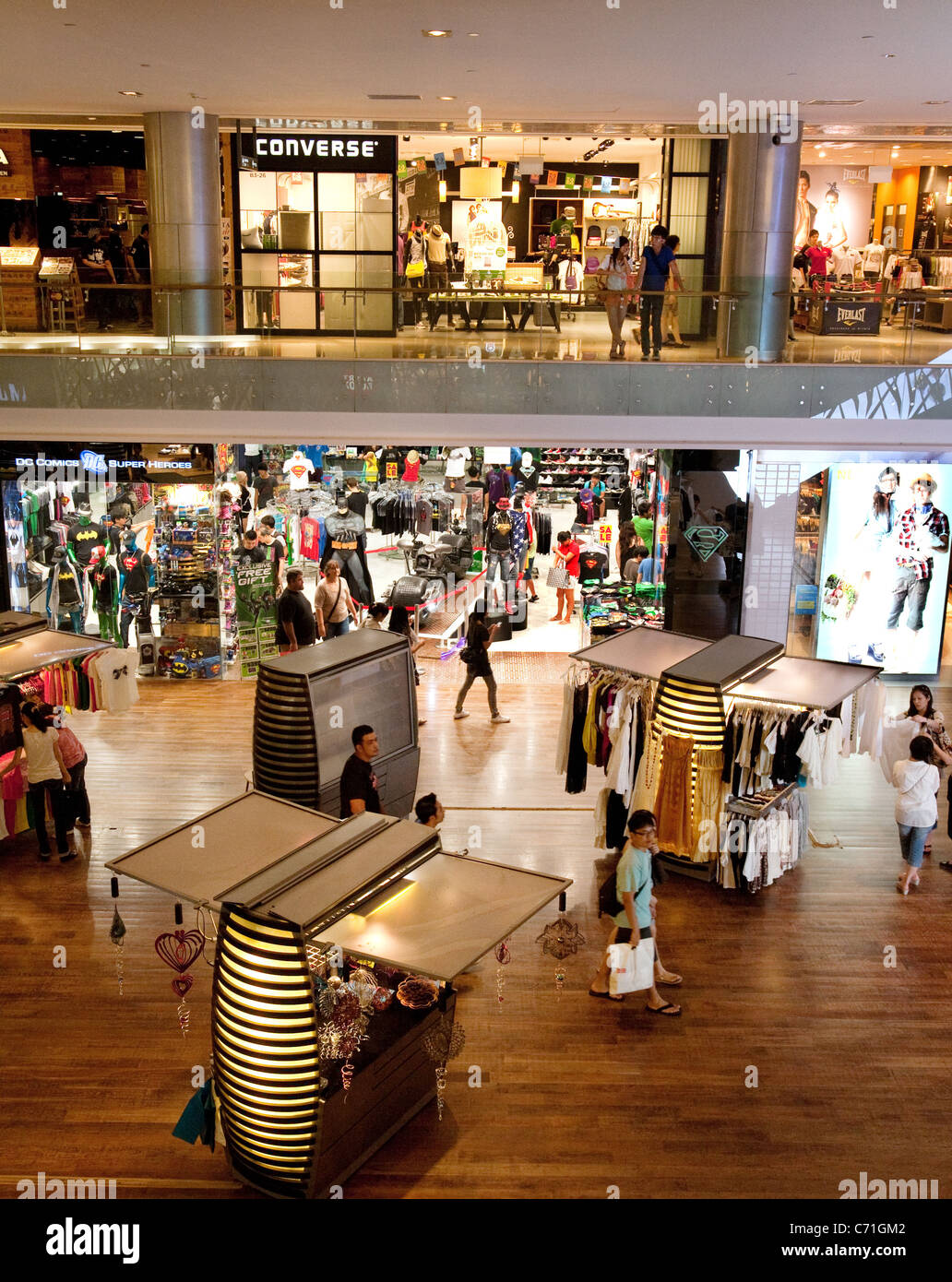 Lo ione Shopping Mall, Orchard Road, Singapore Asia Foto Stock