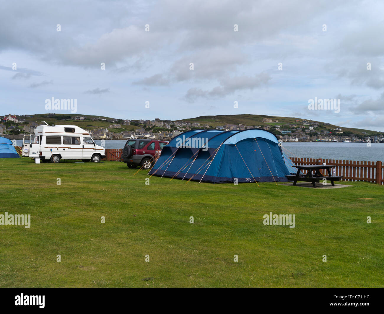 Dh STROMNESS ORKNEY tenda e camper van Stromness campeggio scozzese costa del Regno Unito Scozia tende Foto Stock