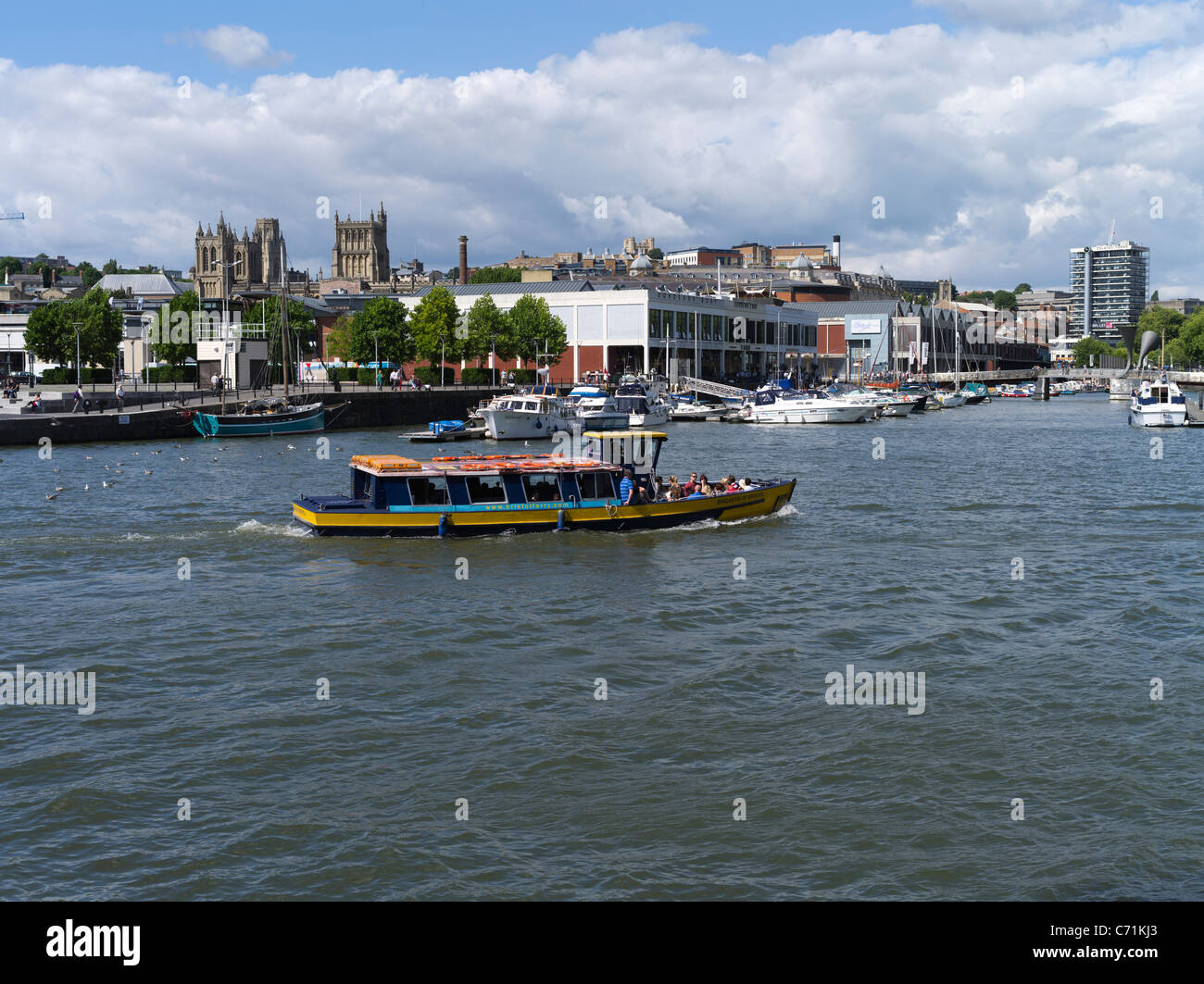 dh St Augustines raggiungere BRISTOL ORMEGGI BRISTOL Ferryboat galleggiante porto lungomare Porto di Bristol città traghetto regno unito Foto Stock
