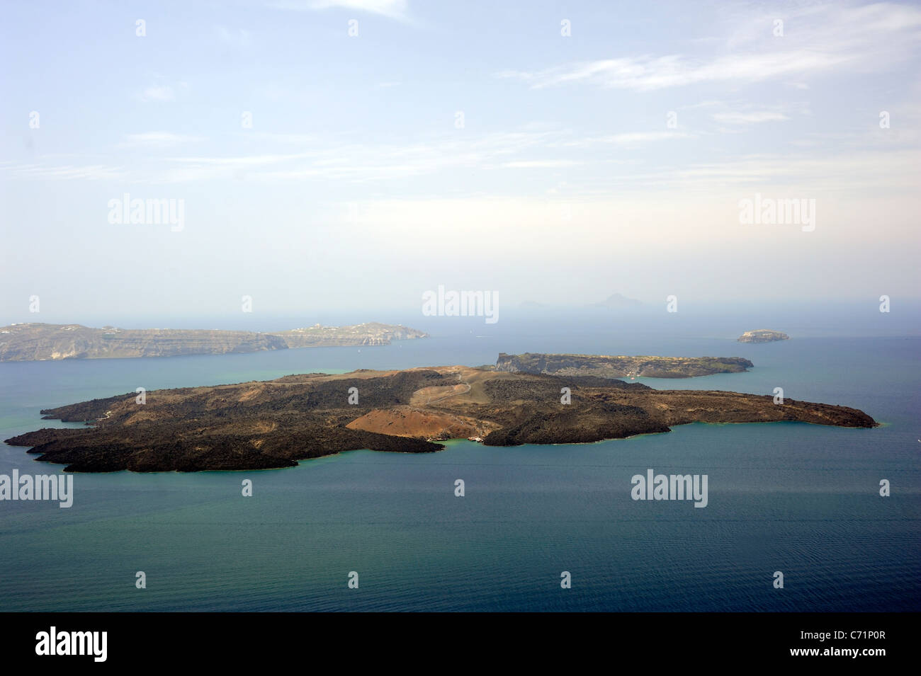 Santorini Isole Cicladi, Grecia, antenna vista panoramica su Nea Kameni island Foto Stock