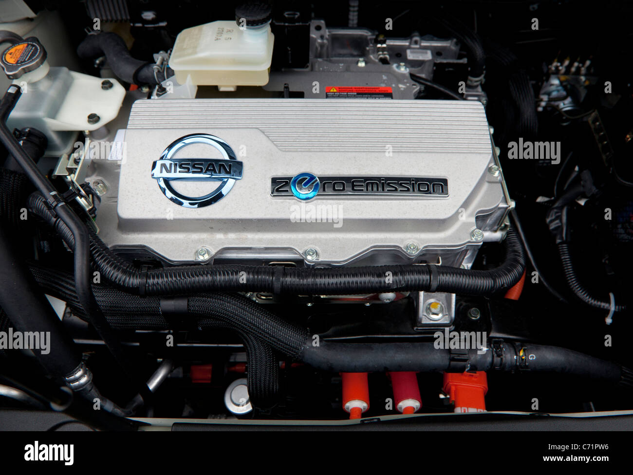 Ecovelocity motor festival di Londra - la Nissan Leaf auto elettrica sotto il cofano Foto Stock