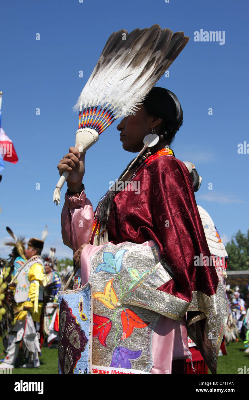 Shakopee Mdewakanton Sioux Comunità Wacipi Pow Wow, Native American dance festival - Ritratto di Native American ballerina Foto Stock