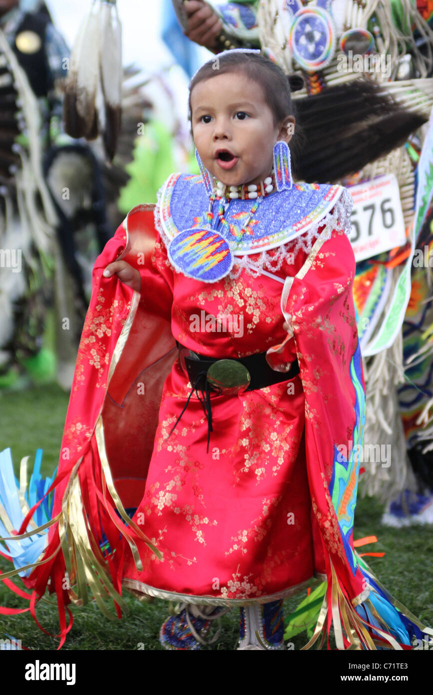 Shakopee Mdewakanton Sioux Comunità Wacipi Pow Wow, Native American dance festival - Ritratto di Native American ballerina Foto Stock