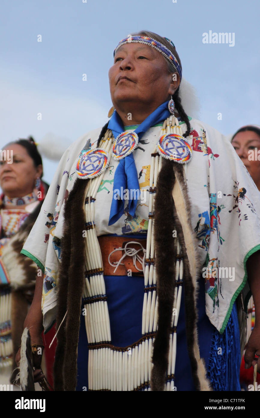 Shakopee Mdewakanton Sioux Comunità Wacipi Pow Wow, Native American dance festival - Ritratto di Native American ballerina Foto Stock