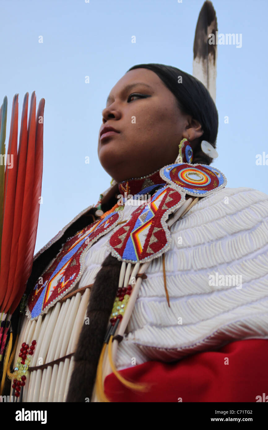 Shakopee Mdewakanton Sioux Comunità Wacipi Pow Wow, Native American dance festival - Ritratto di Native American ballerina Foto Stock