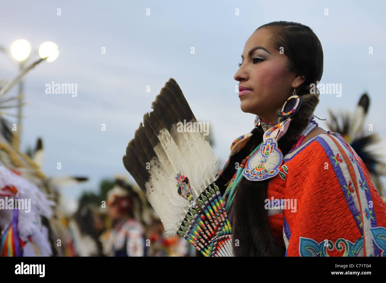 Shakopee Mdewakanton Sioux Comunità Wacipi Pow Wow, Native American dance festival - Ritratto di Native American ballerina Foto Stock