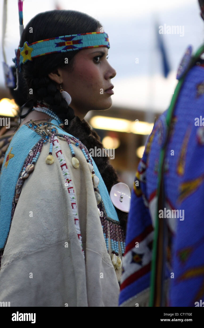 Shakopee Mdewakanton Sioux Comunità Wacipi Pow Wow, Native American dance festival - Ritratto di Native American ballerina Foto Stock