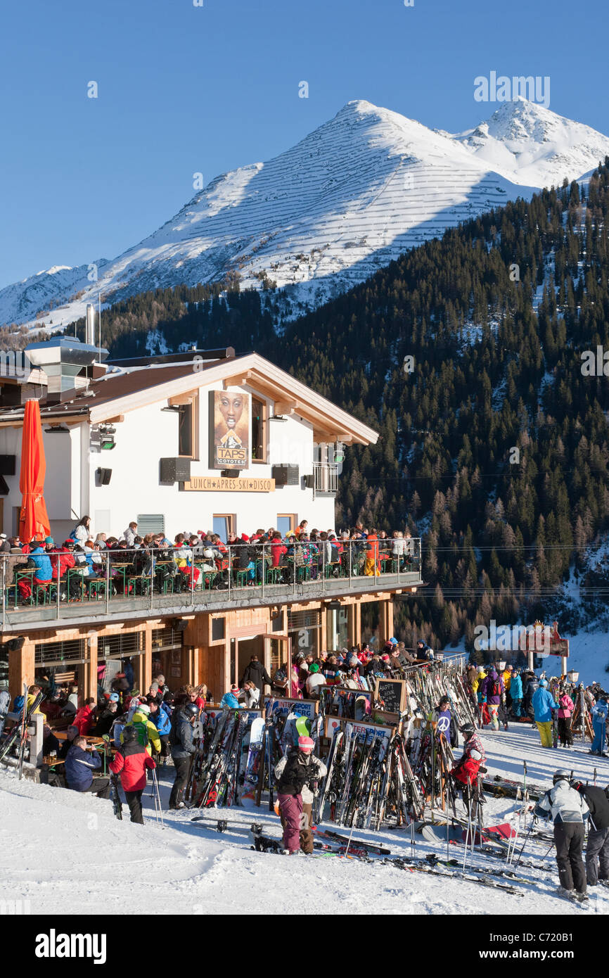 KRAZY KANGURUH rifugio sciistico, sciatori, tracciato di sci, ST. ANTON AM ARLBERG, Tirolo, Austria Foto Stock