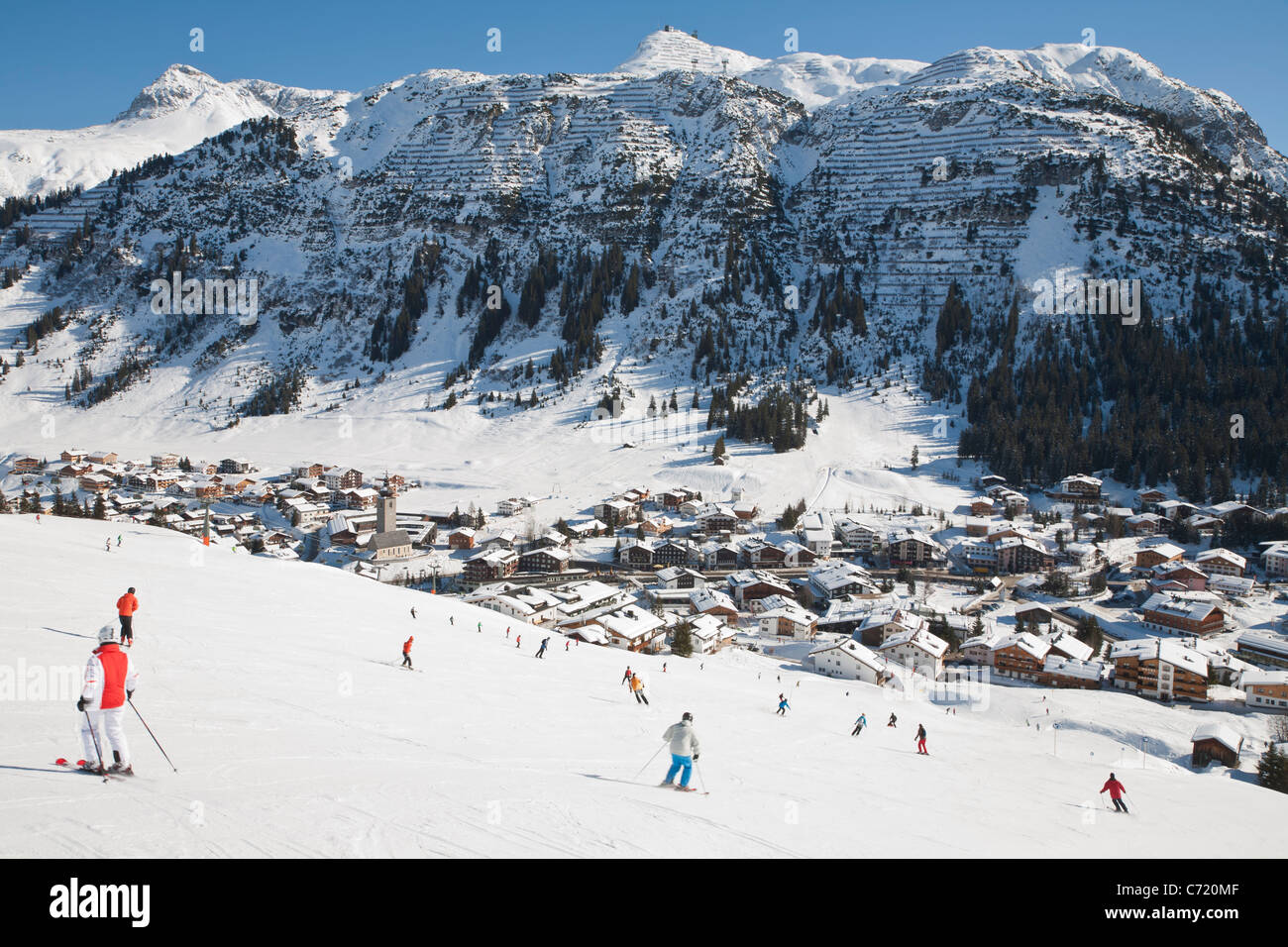 Gli sciatori, tracciato di sci, Lech am Arlberg, Vorarlberg, Austria Foto Stock