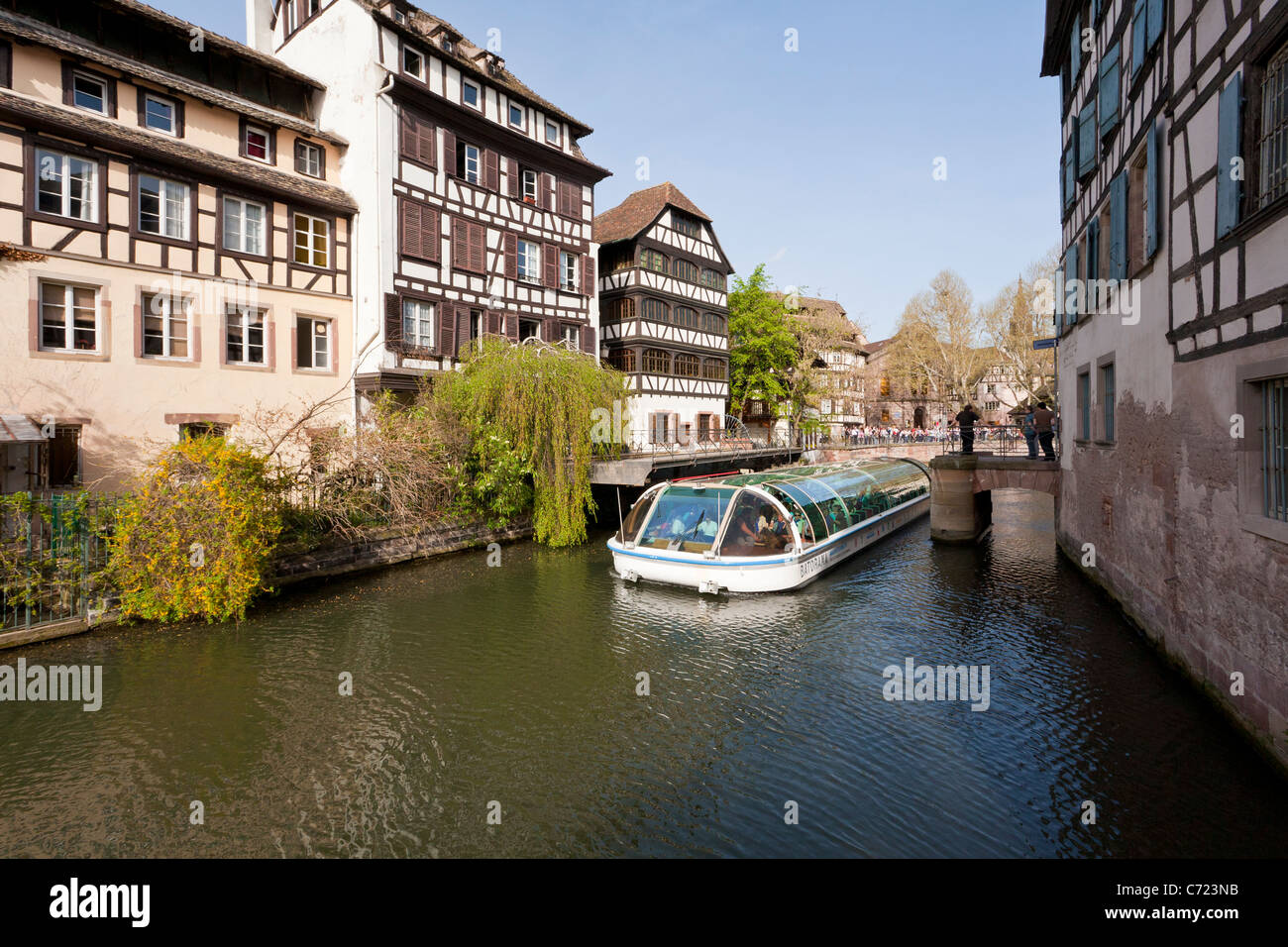 Escursione in barca, l'ILL FIUME, Petite France di Strasburgo, Alsazia, Francia Foto Stock