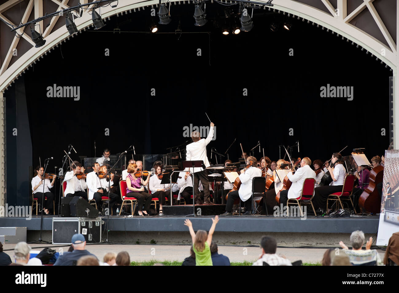 Winnipeg Symphony Orchestra, eseguire all'aperto presso il teatro lirico, Assiniboine Park, Winnipeg, Manitoba, Canada. Foto Stock