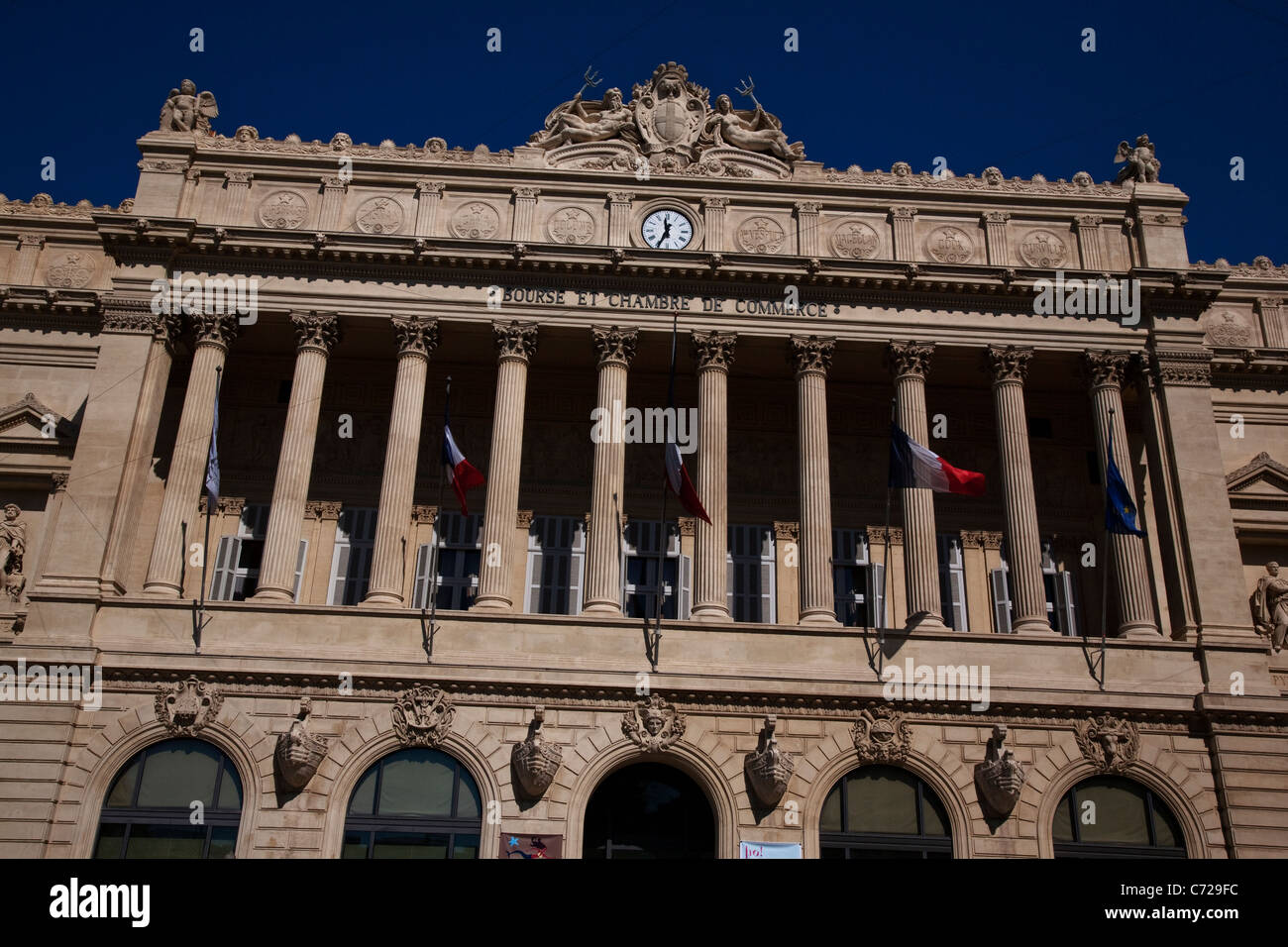 La facciata principale del museo marittimo e la Camera di Commercio di Marsiglia, Francia Foto Stock