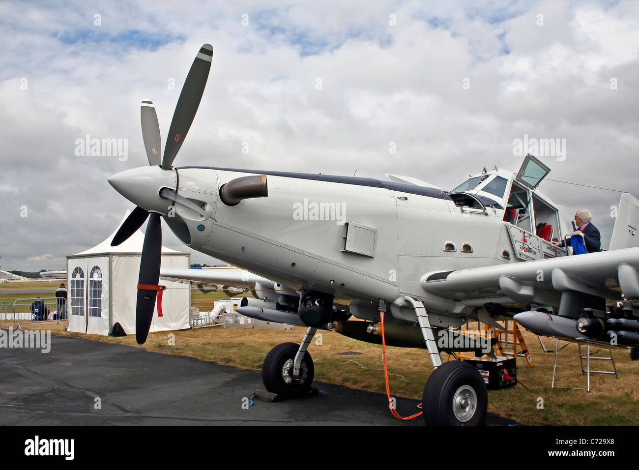 Aria TRATTORE A-802U attacco leggero e di controinsurrezione (moneta) aeromobile a Farnborough Airshow internazionale 2010 Foto Stock