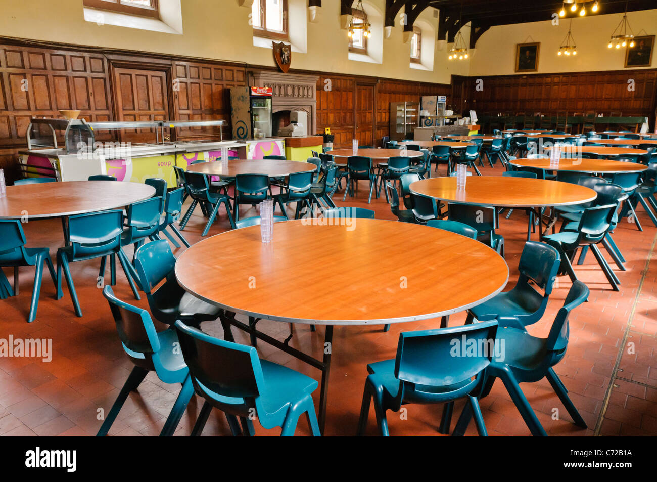 La sala da pranzo in un tradizionale scuola vittoriana Foto Stock