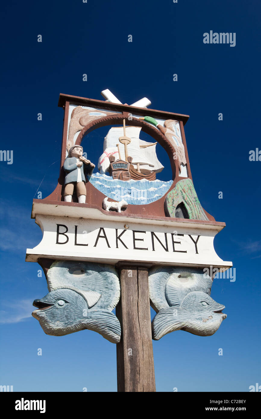 Il villaggio di Blakeney segno, Norfolk, Regno Unito. Foto Stock