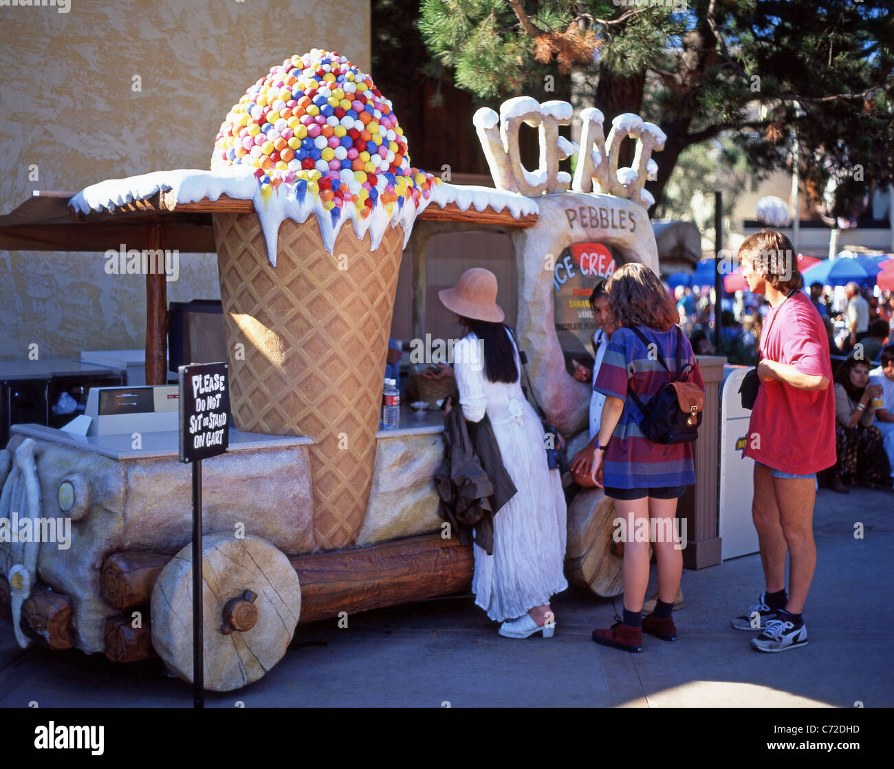 Flinstone ice-cream kiosk, Universal Studios, Città universale, Los Angeles, California, Stati Uniti d'America Foto Stock