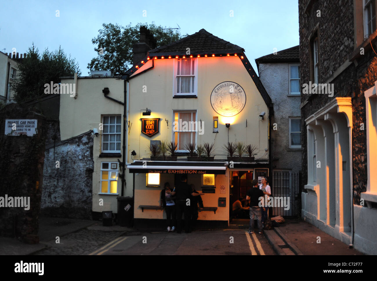 L incoronazione tocca pub famoso per il sidro in Clifton Village area di Bristol Foto Stock