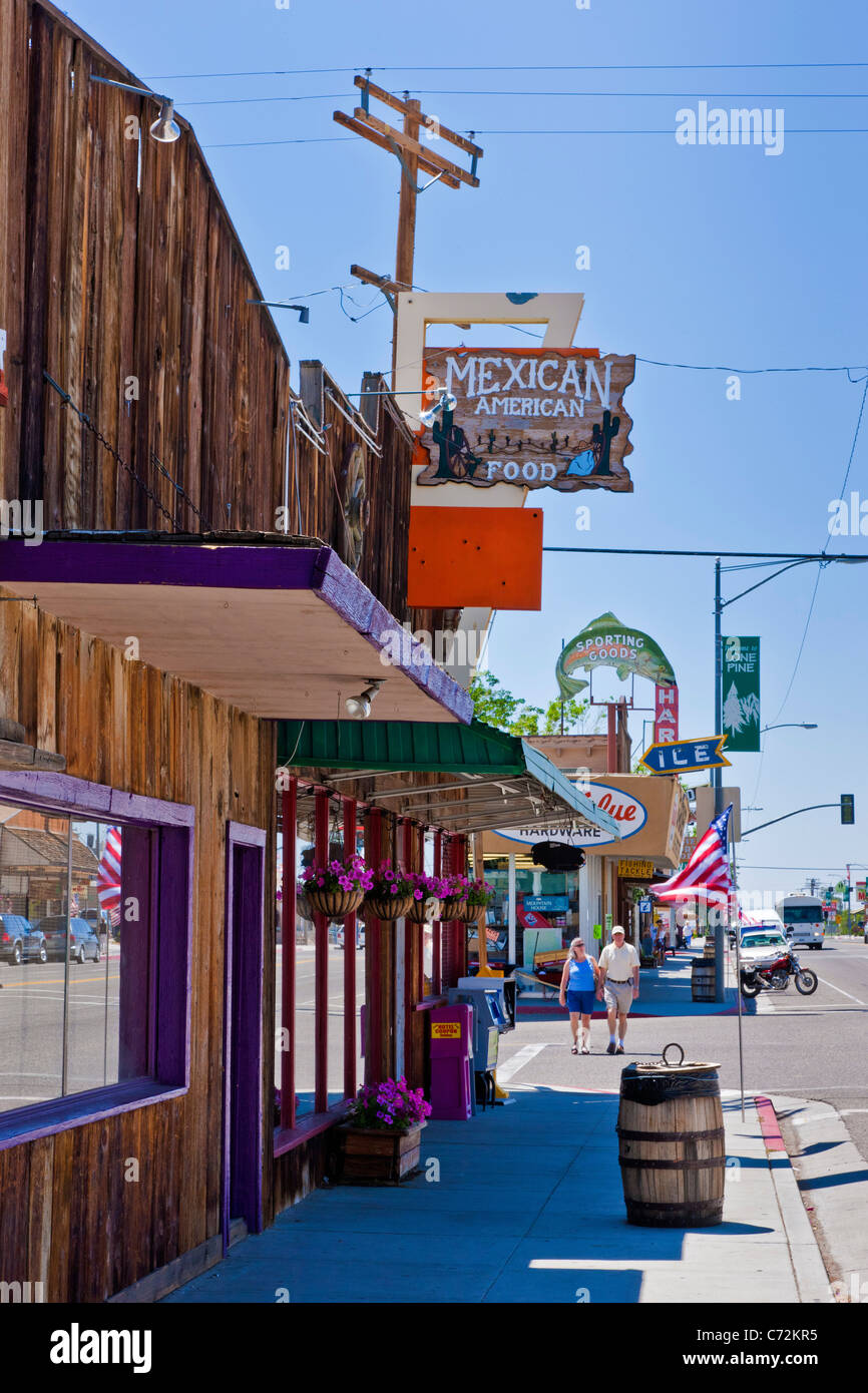 Mexican American food store su Main Street, Lone Pine nella Owens Valley, ad est della Sierra Nevada, in California, Stati Uniti d'America. JMH5315 Foto Stock